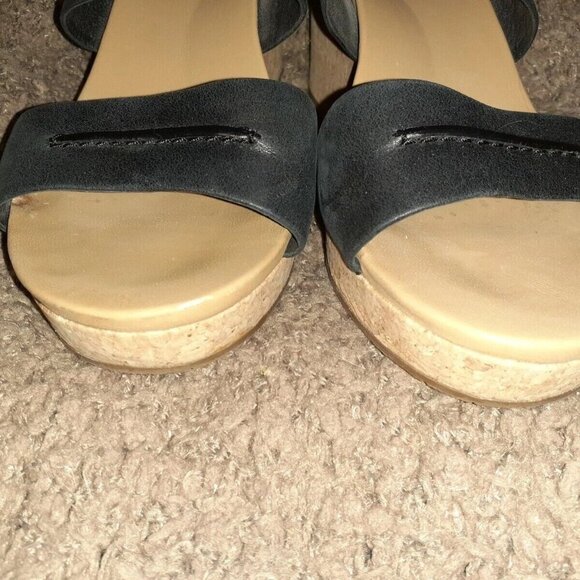 UGG-Elena II-Black Leather Platform Wedge Sandal Cork-Size 9-Excellent - Picture 7 of 8